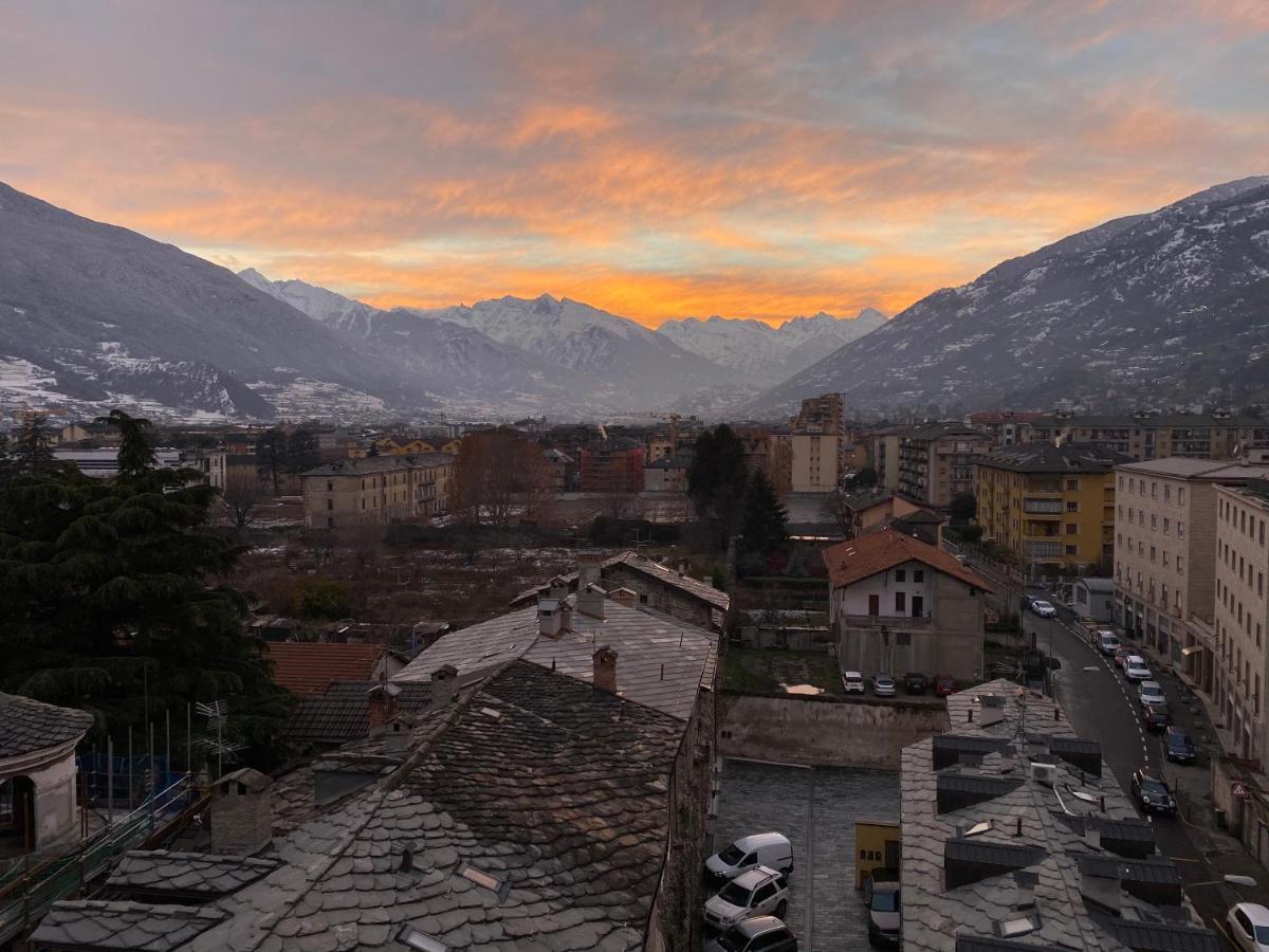 Mansarda Del Sole, Nel Cuore Di Аоста Экстерьер фото