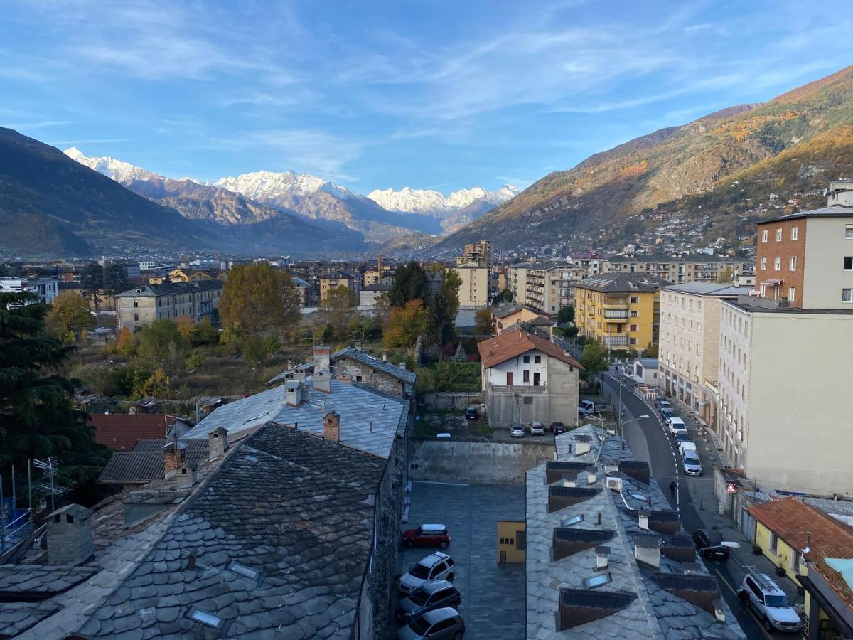 Mansarda Del Sole, Nel Cuore Di Аоста Экстерьер фото