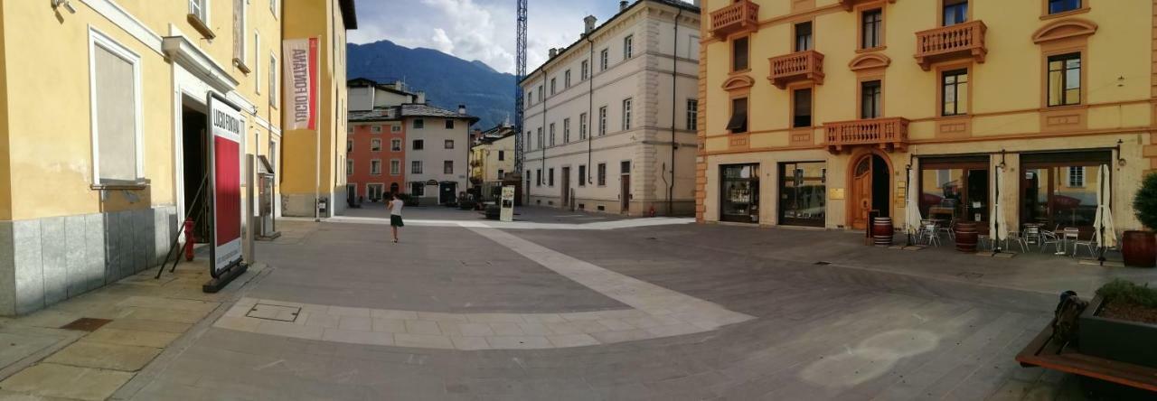 Mansarda Del Sole, Nel Cuore Di Аоста Экстерьер фото