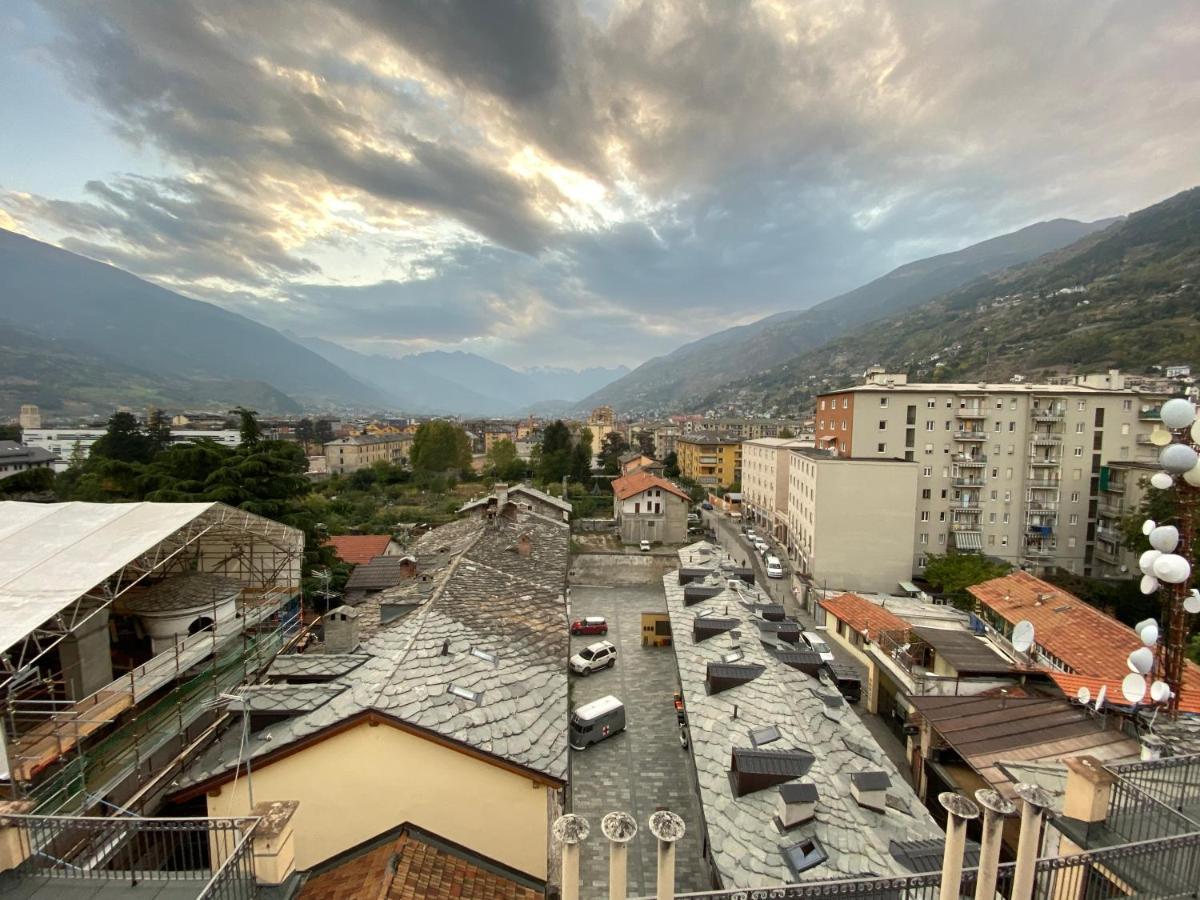 Mansarda Del Sole, Nel Cuore Di Аоста Экстерьер фото
